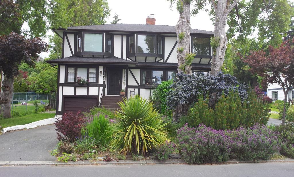 Hemingway'S By The Sea Bed & Breakfast Esquimalt Ngoại thất bức ảnh