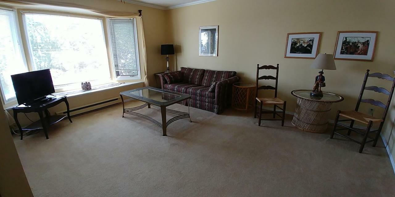 Hemingway'S By The Sea Bed & Breakfast Esquimalt Ngoại thất bức ảnh
