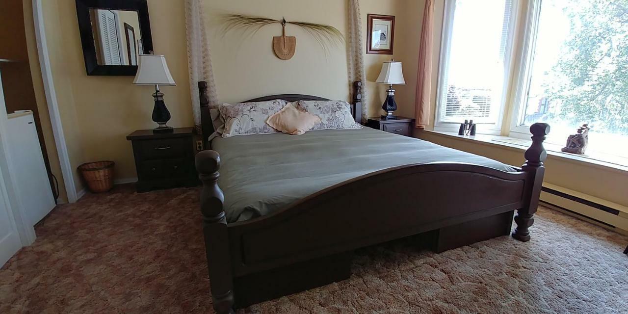 Hemingway'S By The Sea Bed & Breakfast Esquimalt Ngoại thất bức ảnh