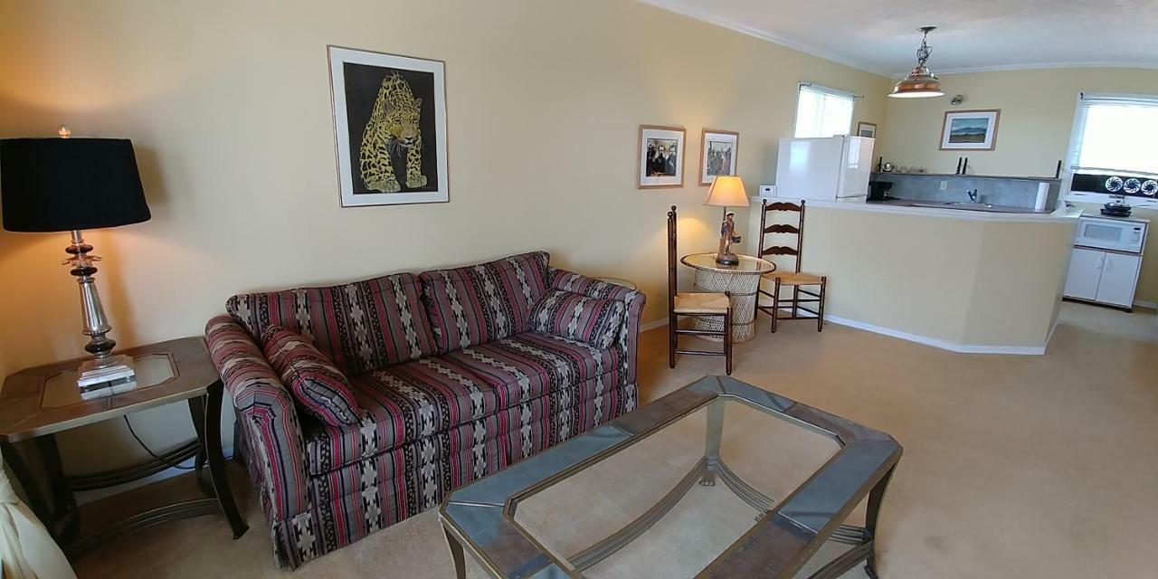 Hemingway'S By The Sea Bed & Breakfast Esquimalt Ngoại thất bức ảnh