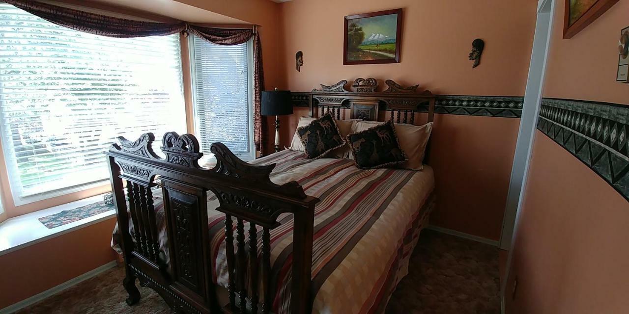 Hemingway'S By The Sea Bed & Breakfast Esquimalt Ngoại thất bức ảnh