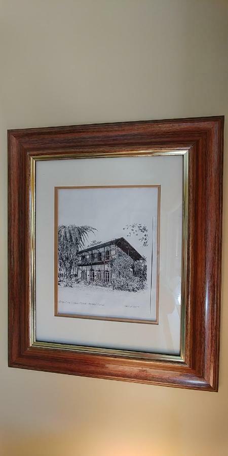 Hemingway'S By The Sea Bed & Breakfast Esquimalt Ngoại thất bức ảnh