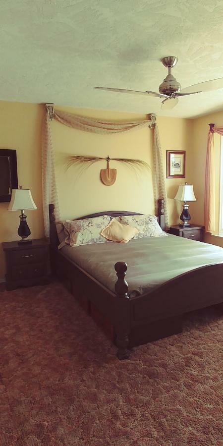 Hemingway'S By The Sea Bed & Breakfast Esquimalt Ngoại thất bức ảnh