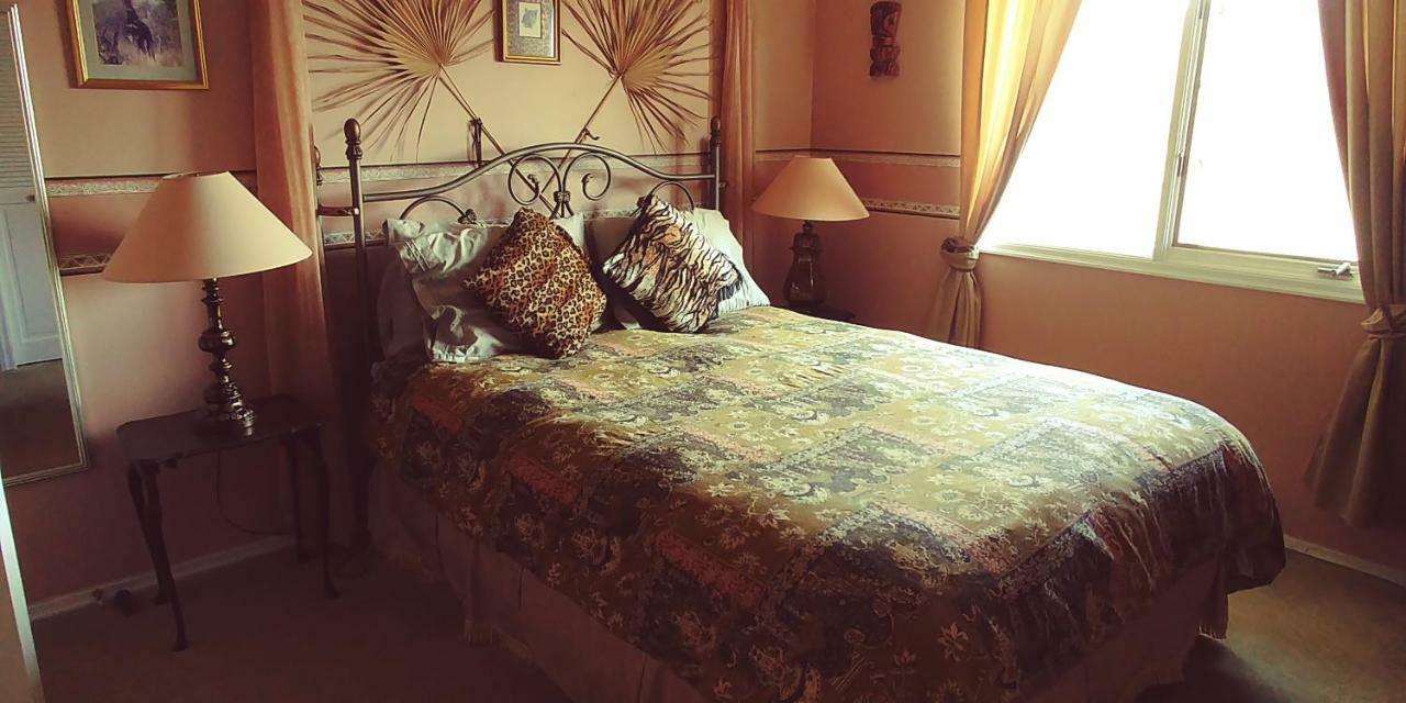 Hemingway'S By The Sea Bed & Breakfast Esquimalt Ngoại thất bức ảnh