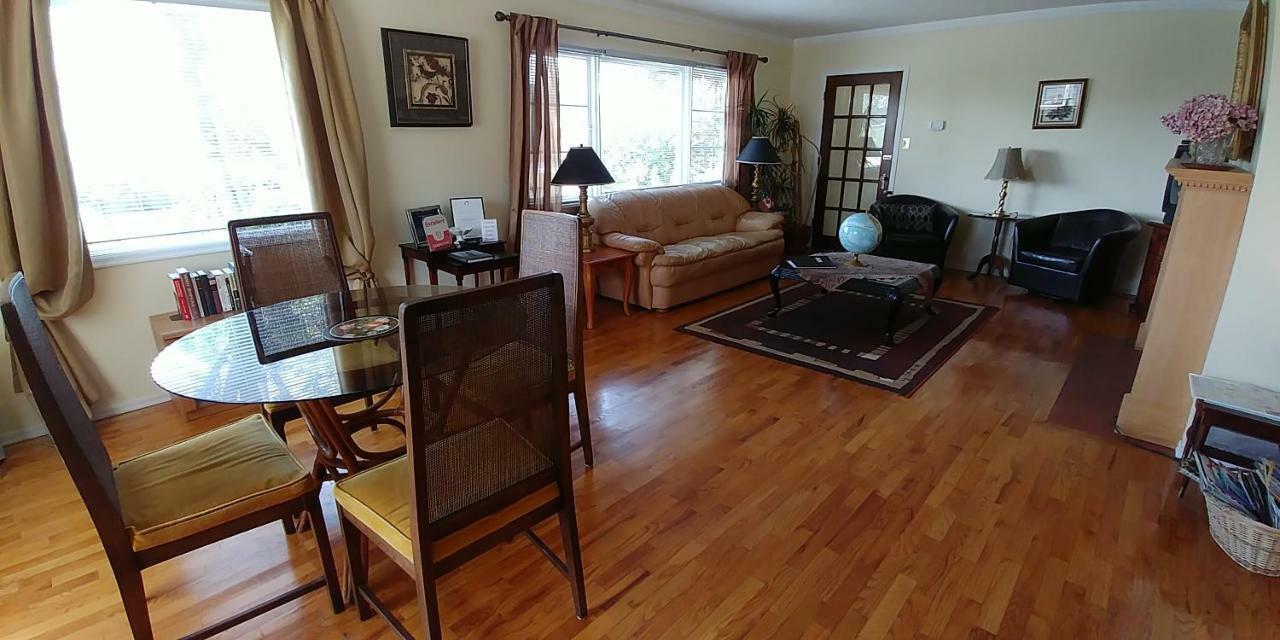 Hemingway'S By The Sea Bed & Breakfast Esquimalt Ngoại thất bức ảnh